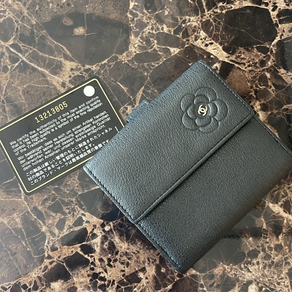 AUTHENTIC chanel compact wallet - Picture 4 of 7